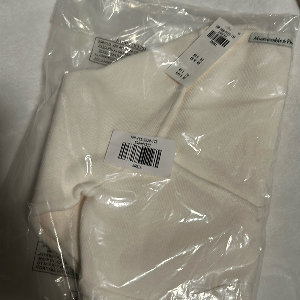 ⭐️SOLD⭐️NWT Abercrombie & Fitch Long-Sleeve Sweetheart Sweater Bodysuit - Picture 6 of 10